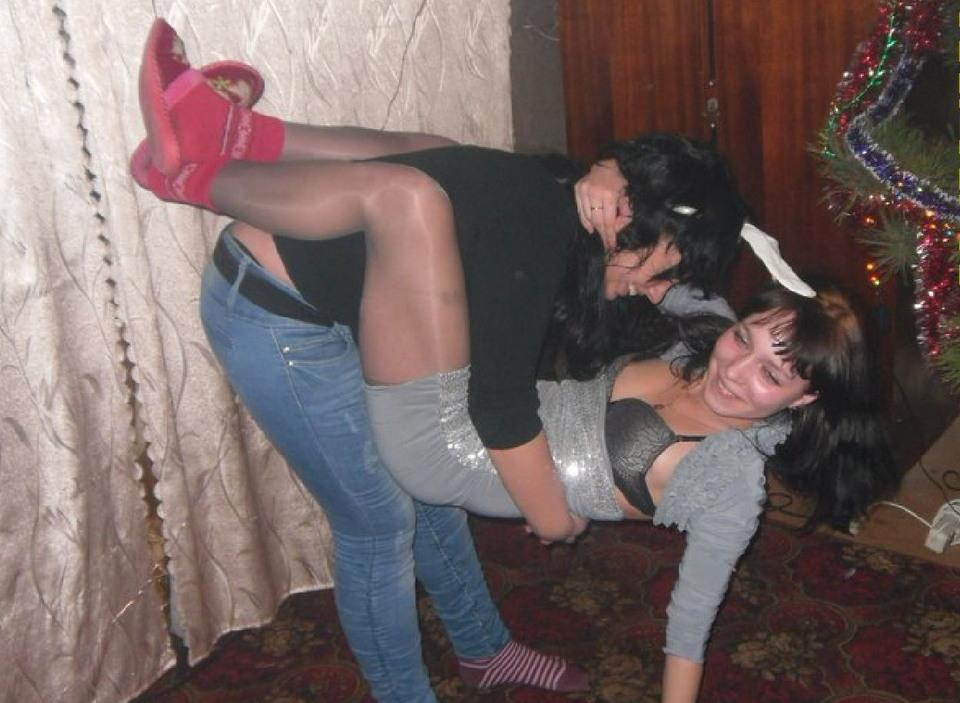Русские лесбиянки устраивают репетицию перед вечеринкой