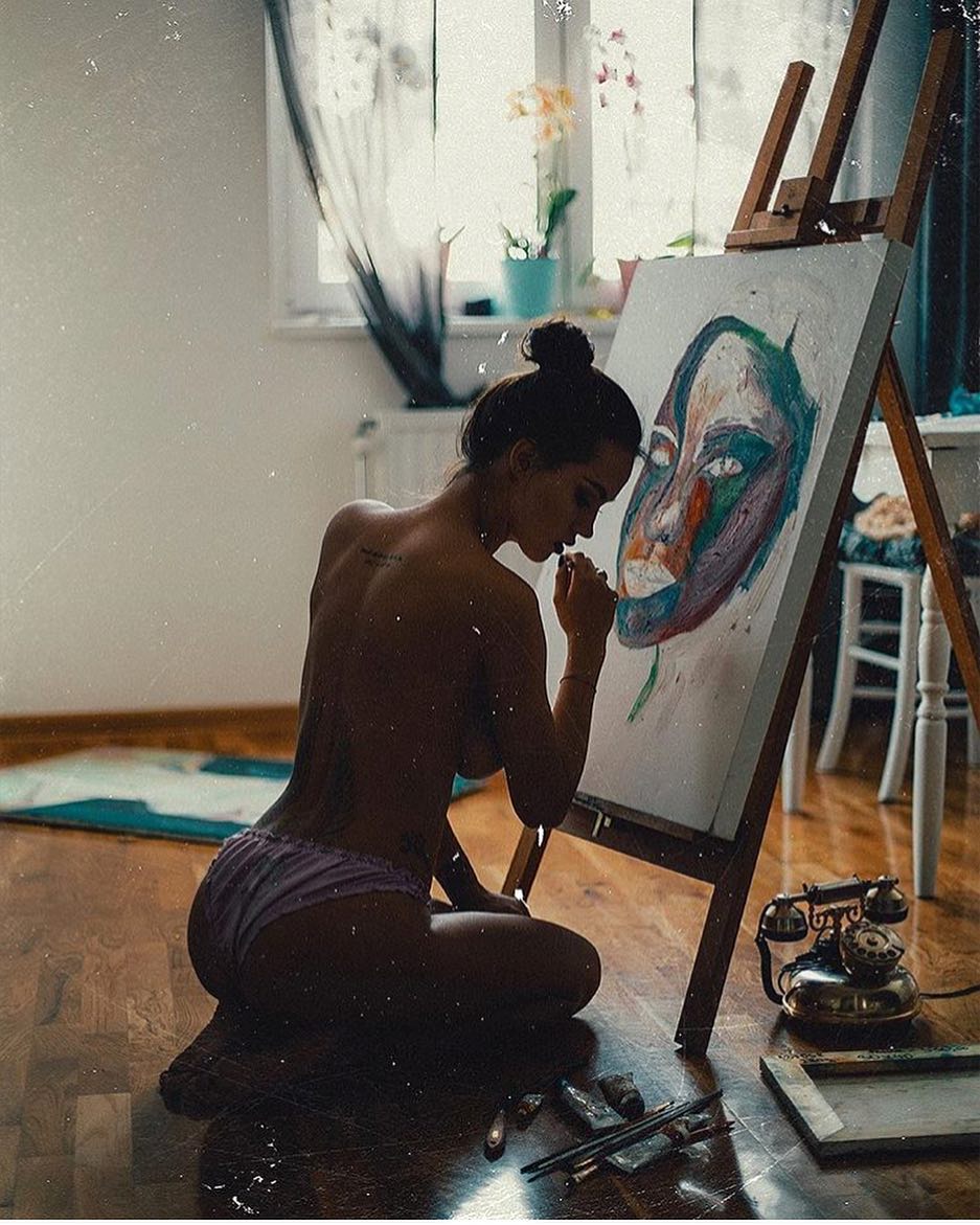 художник рисует на голых женщинах фото 9