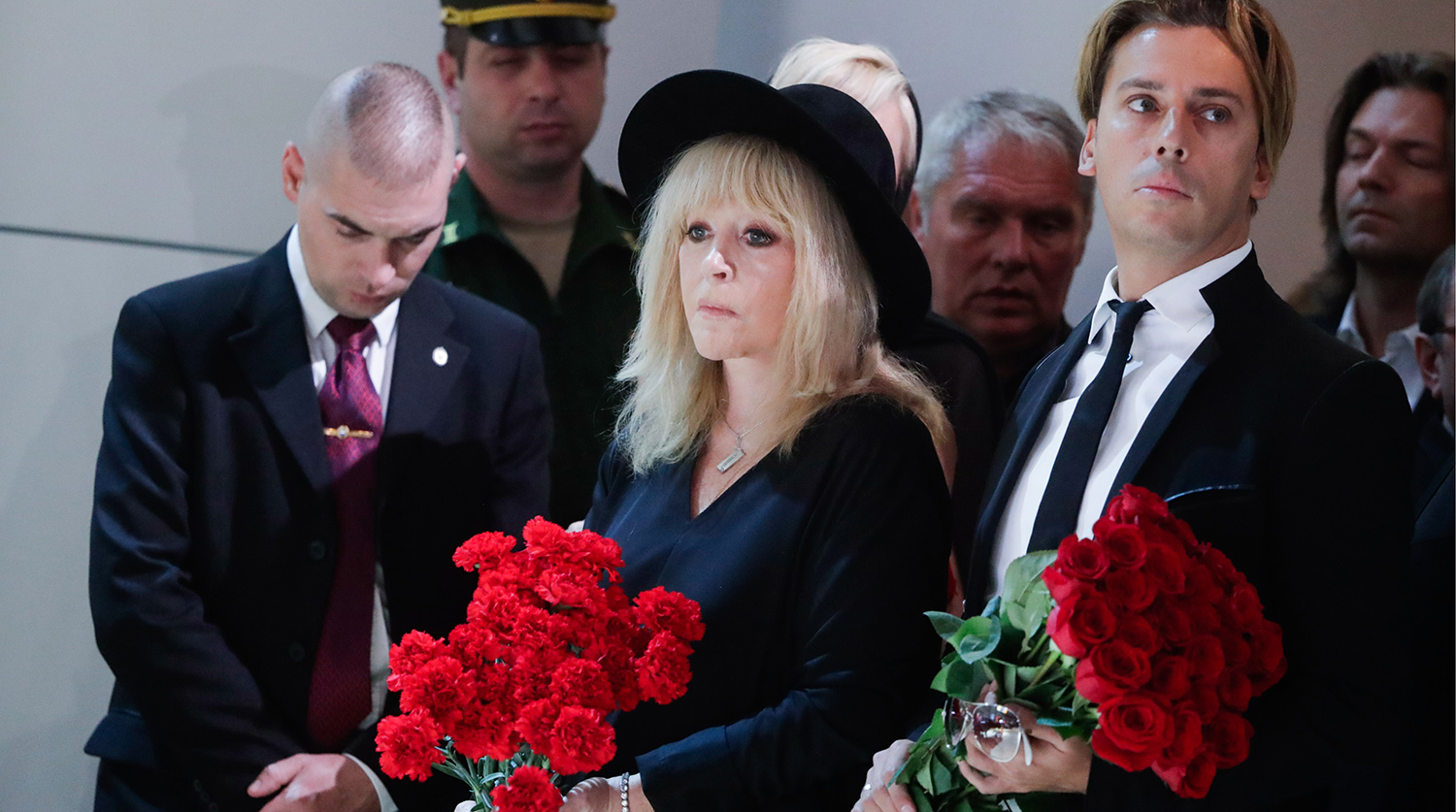 Алла Пугачева на похоронах Кобзона