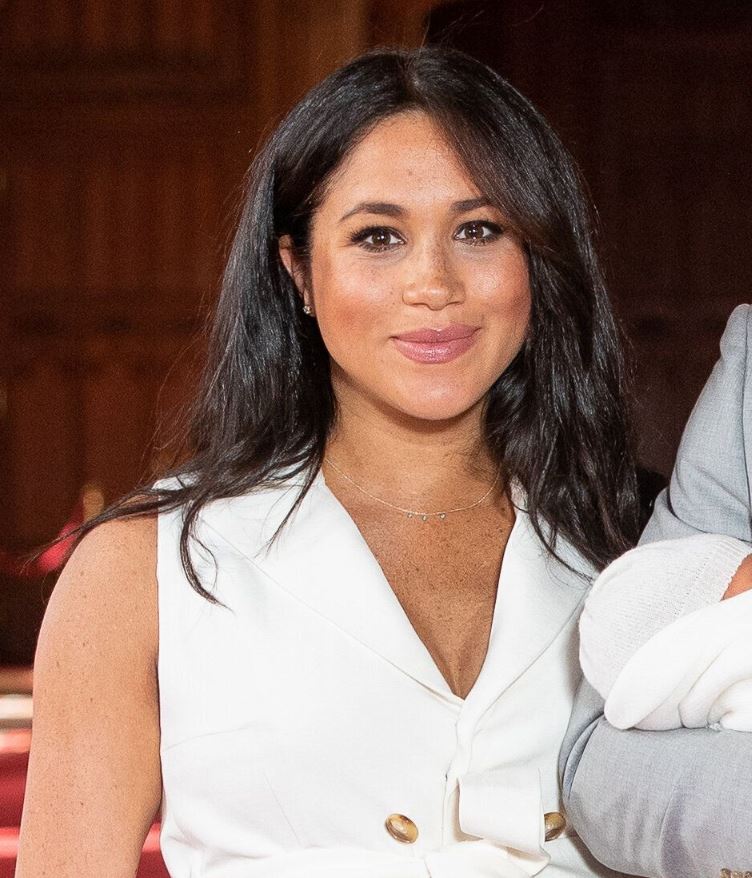 Меган маркл стильная на красной дорожке. Меган маркл рожает. Меган маркл. Меган маркл после родов. Меган маркл рожает.