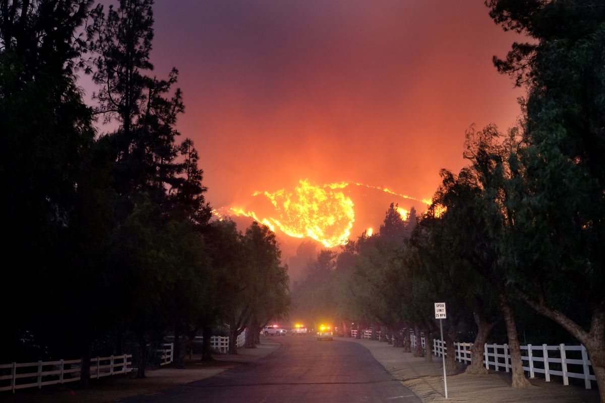 Там горела. Санта-Моника пожар. Пожар в hidden Hills Калифорния. Горит ранчо. Там горит дети горят.