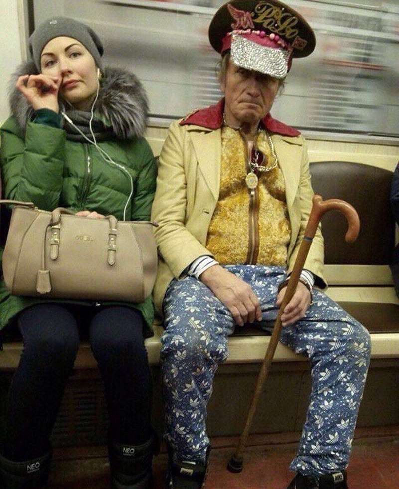 Странные люди в метро фото