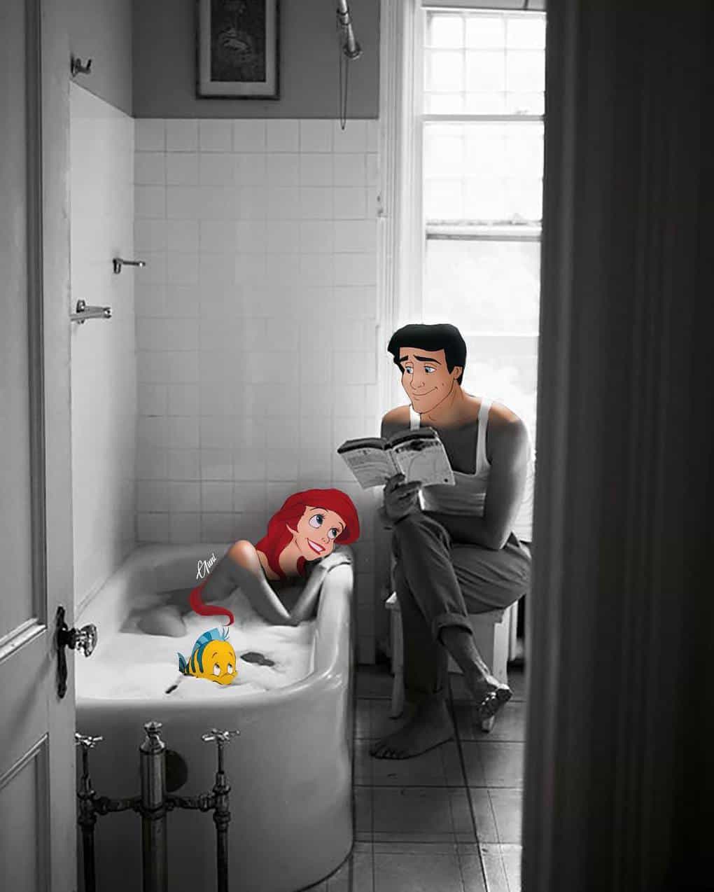 Парень читает девушке в ванной