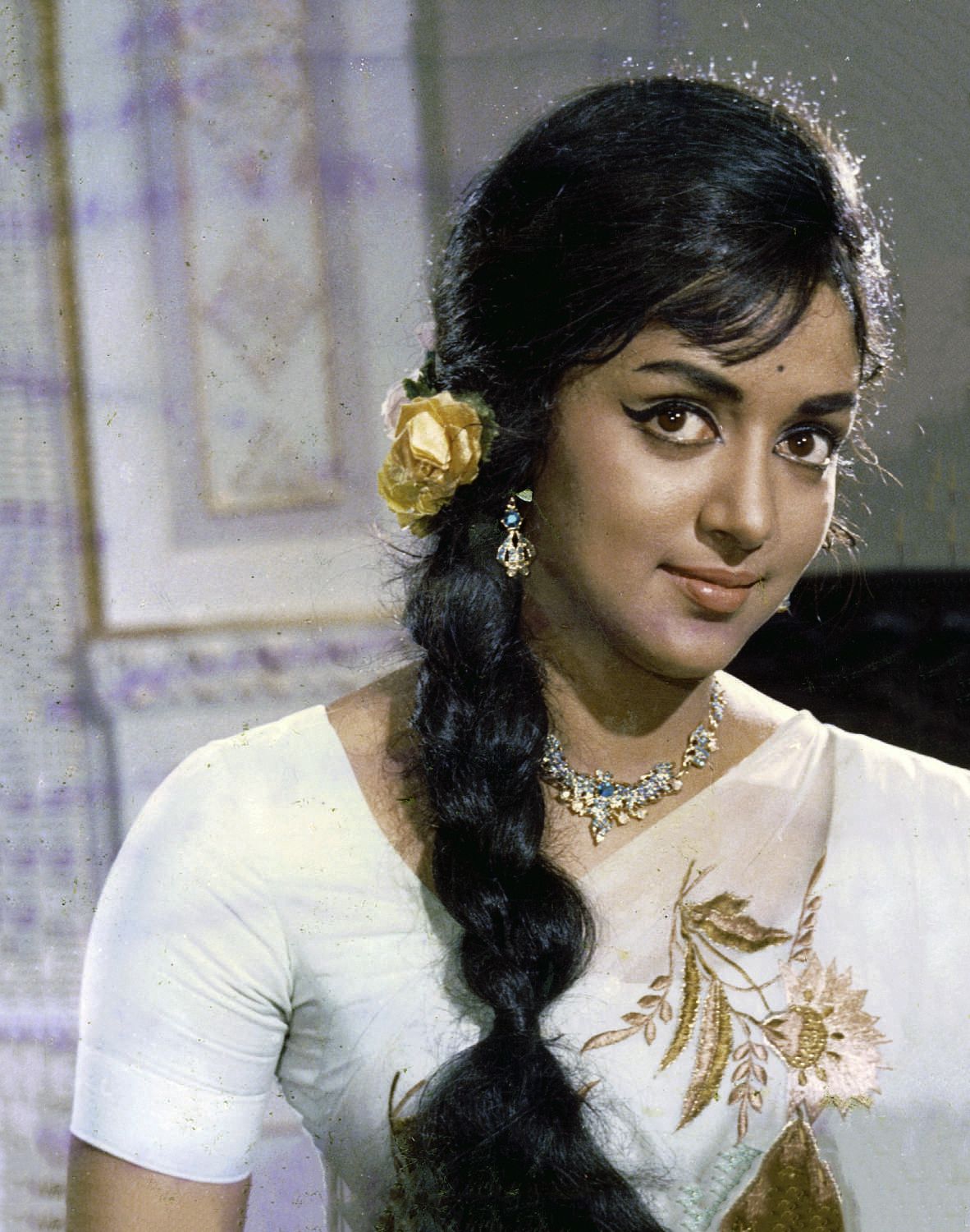 Жизнь актрис индийских. Хема малини. Хема малини Zita. Хема малини молодая. Индийская актриса Хема малини.