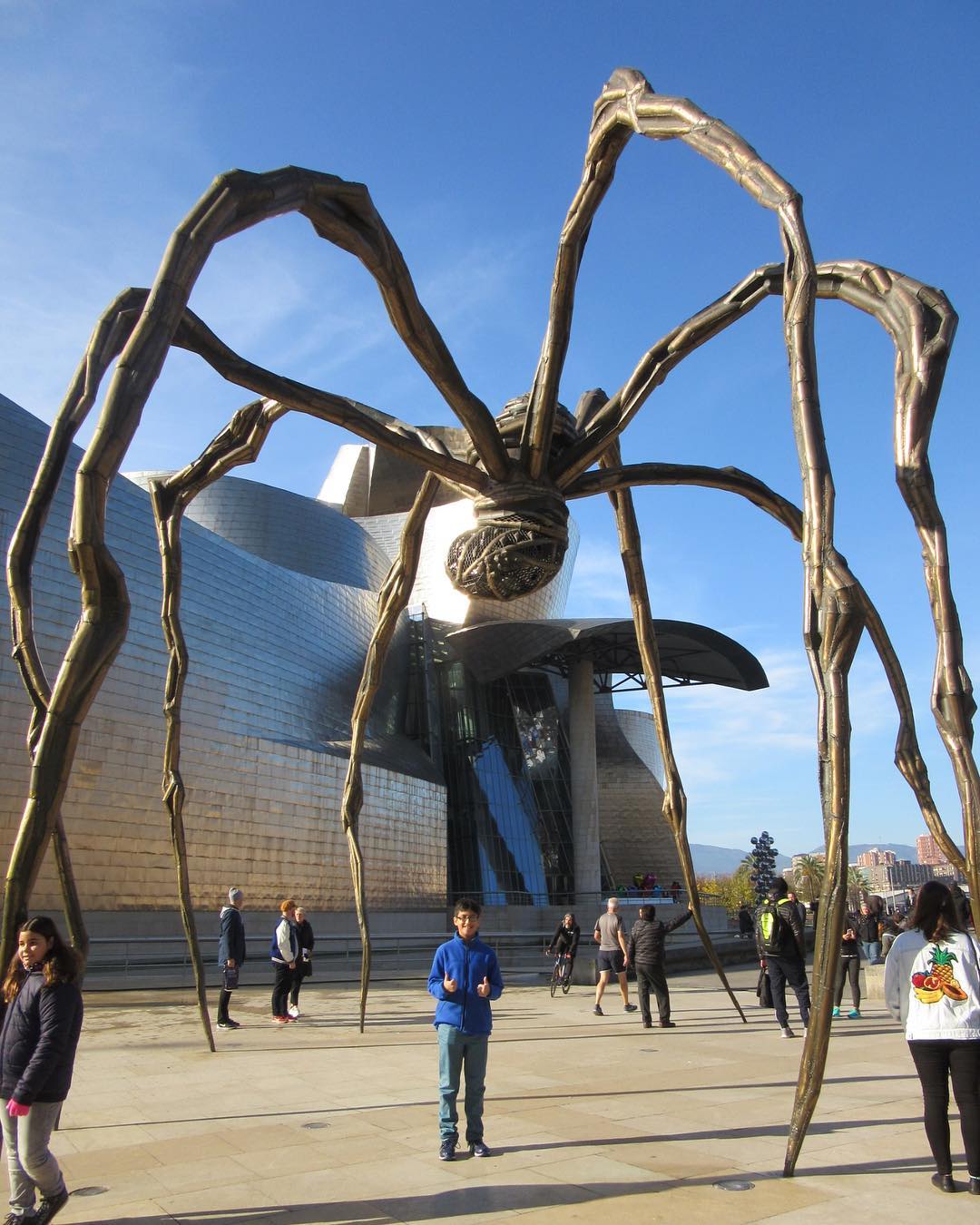 Луиза буржуа паук в Бильбао