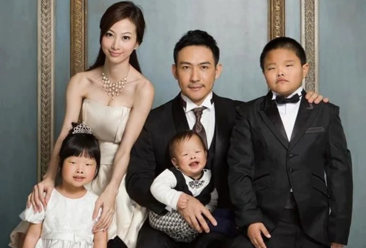Муж отсудил ребенка. Хайди йе. Тайваньская модель Хайди йе. Китаец Чжан Фенг. В Китае муж подал в суд на жену из за некрасивых детей.