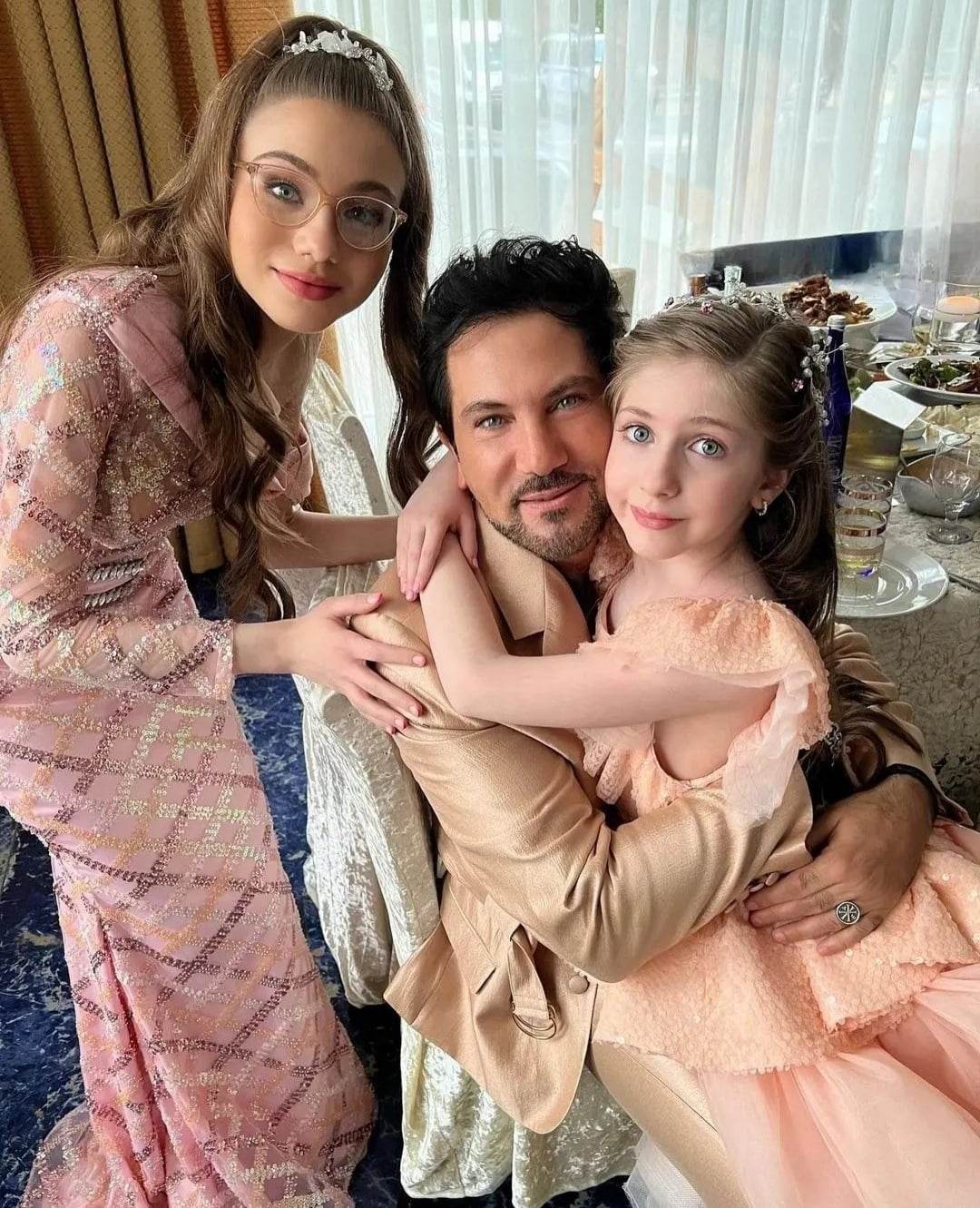 Авраам Руссо с дочками