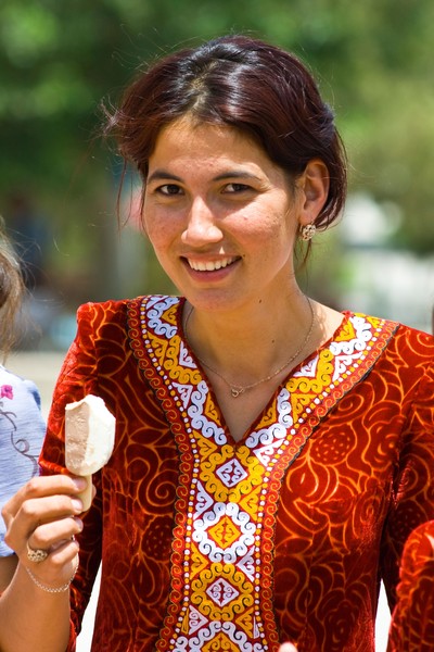 Никакой косметики и длинных ногтей. Как живется женщинам в Туркменистане