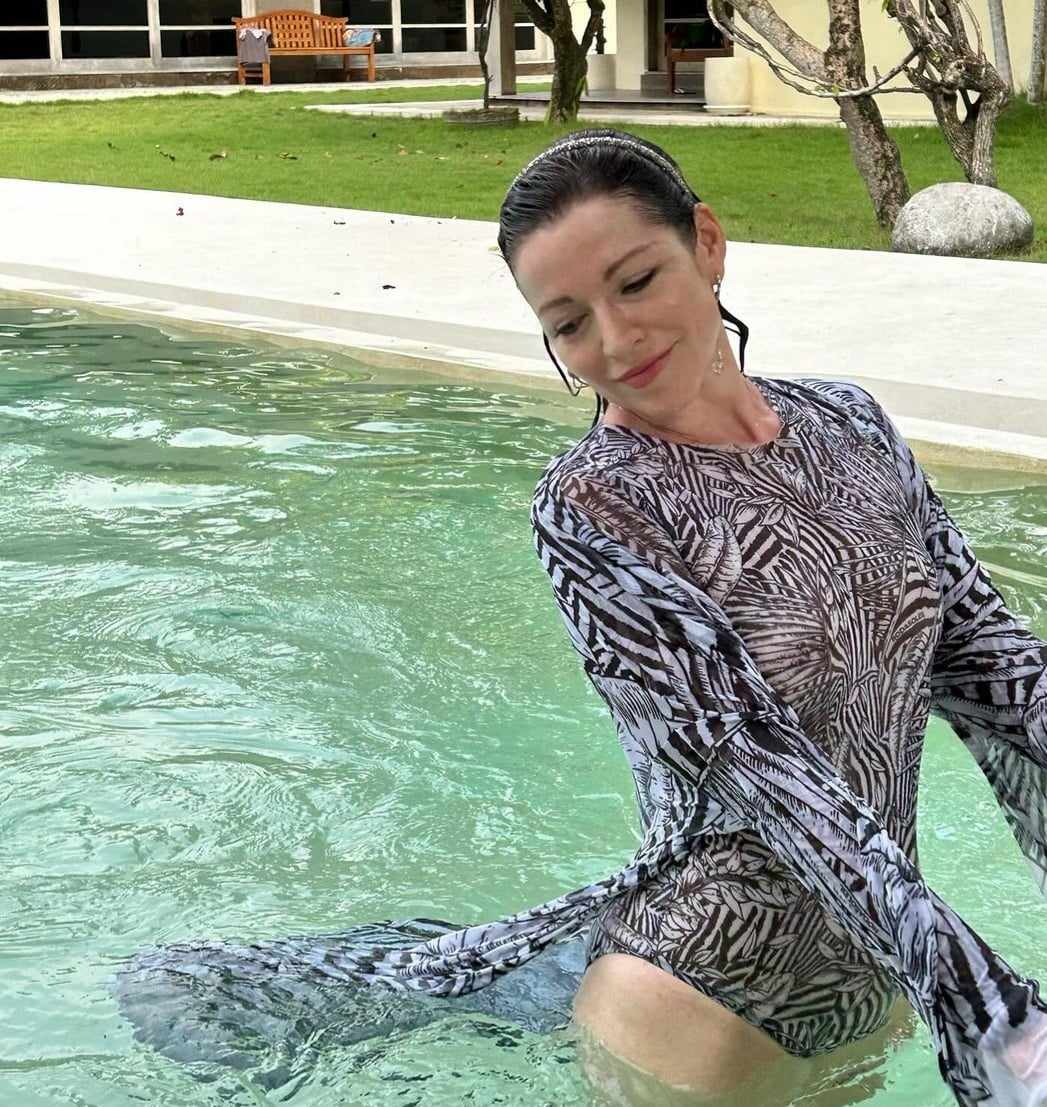 Боди купальники из латекса. Crotchless bodysuit. Мокрые боди. Купальник с молнией промежность. Эмили дидонато тело.