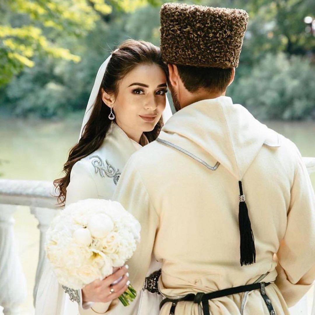 Каждая нация прекрасна! Очаровательные влюбленные пары