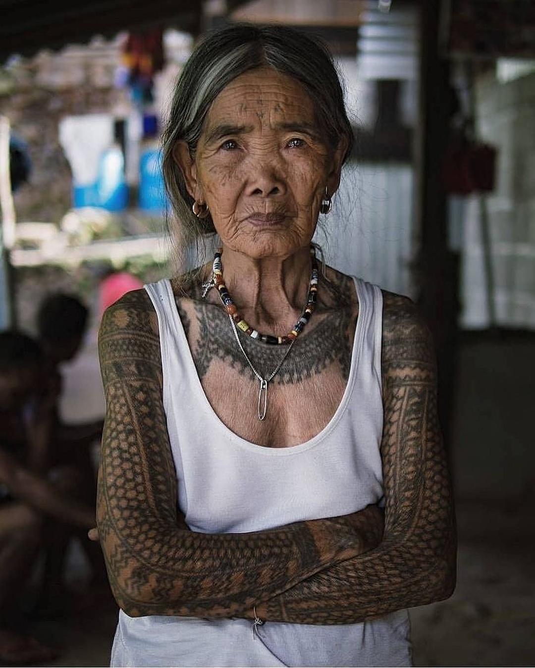 Ванг-од 103-летняя легендарная татуировщица с Филиппин