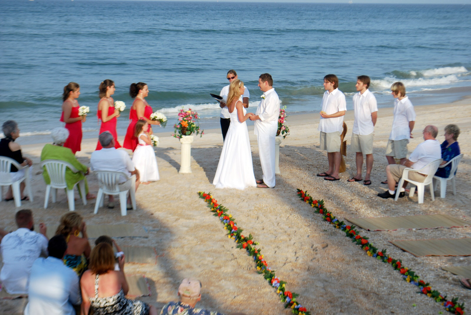 Свадьба на берегу моря с детьми