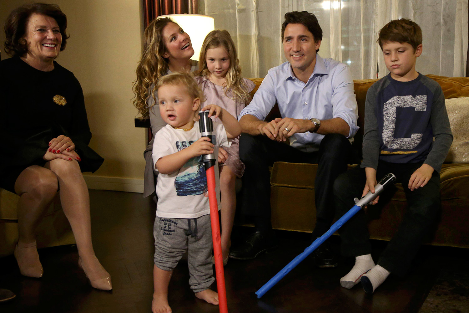 Семья премьер министра. Трюдо семья. Семья премьер. Софи Грегуар-Трюдо фото.