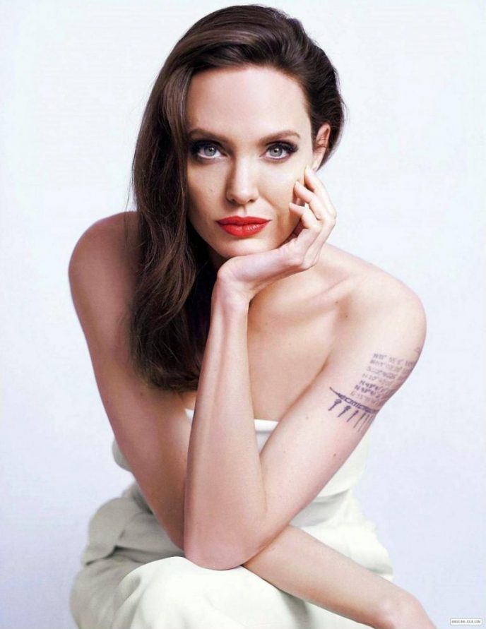 Возвращение королевы! Неповторимая Анджелина Джоли недавно снялась в чувственной фотосессии