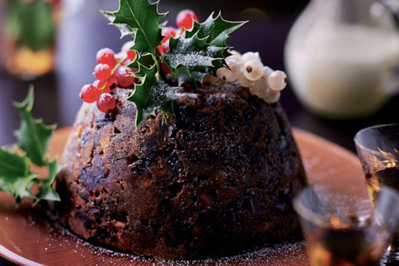 Christmas pudding. Рождественский Плум пудинг. Рождественский пудинг в Англии. Рождественский пудинг Британия. Рождественский Плам-пудинг в Англии.