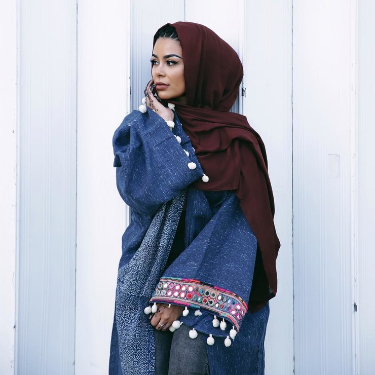 Картинка известные блоггеры мусульманка фото. Мусульманские блоггеры. Блоггеры мусульманки. Арабская девушка модная. Пальто хиджаб.