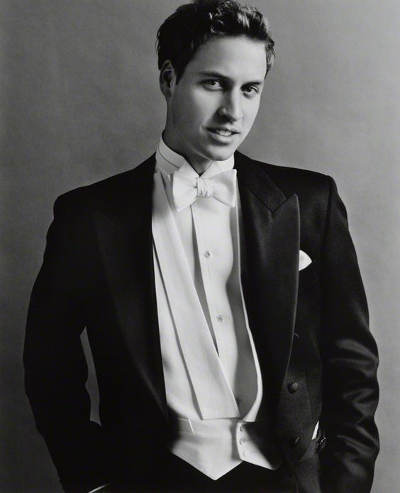 20 фотографий принца Уильяма, которые показывают, как на самом деле красавчиком он является