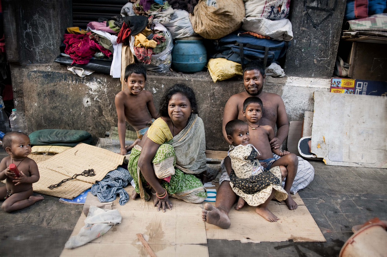 Жили худо бедно. Калькутта Индия нищета. Калькутта Индия антисанитария. Бедные дети Индии трущобы.